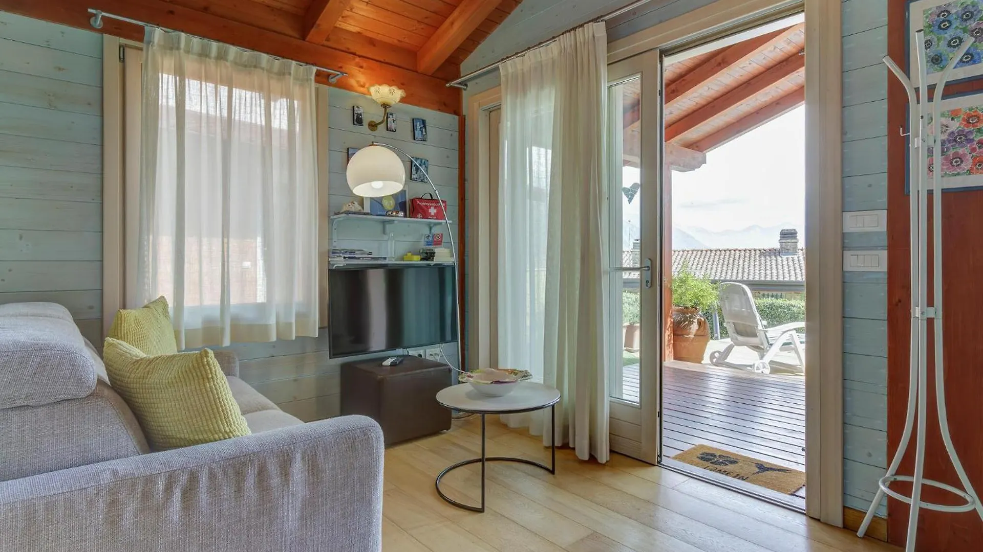 2 Bedroom Lovely Home In Solto Collina Bg Riva di Solto 0*,